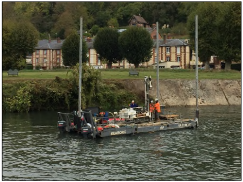 Plateforme sur l'eau