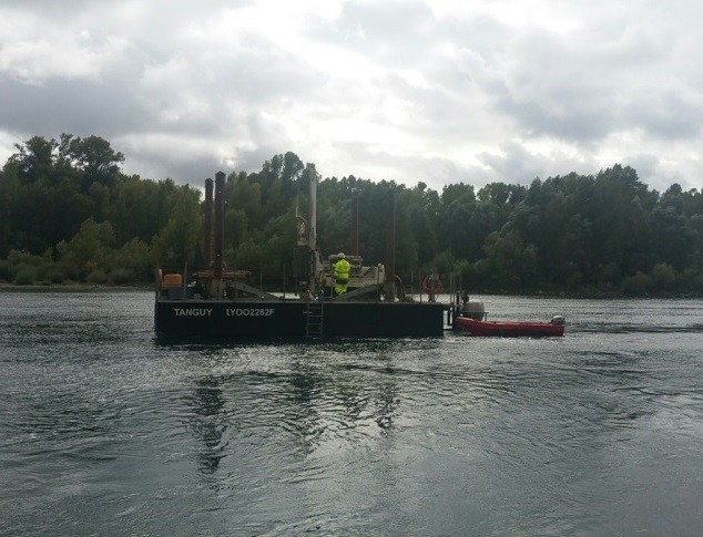 Barge pour ferme hydrolienne sur le Rhône
