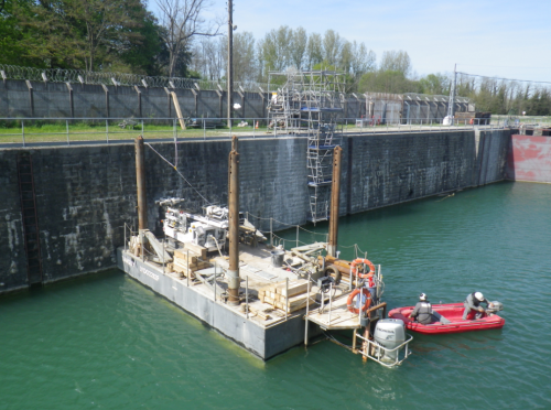 Plateforme sur l'eau