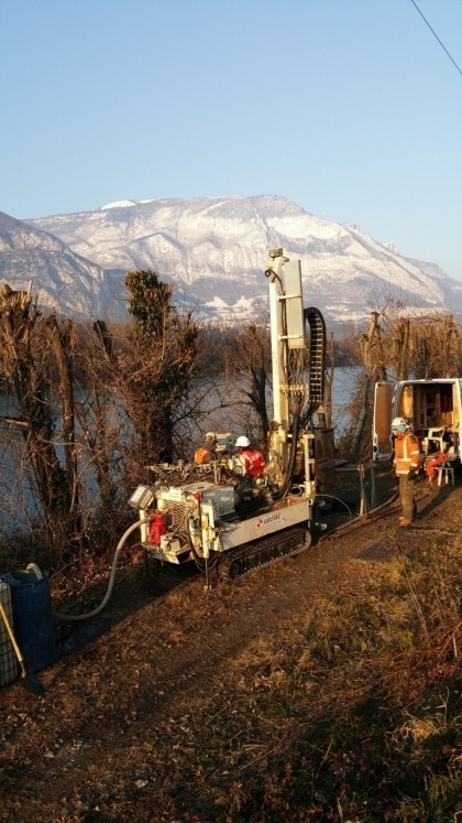 Grenoble sondeuse sur chantier d'élargissement de l'A480