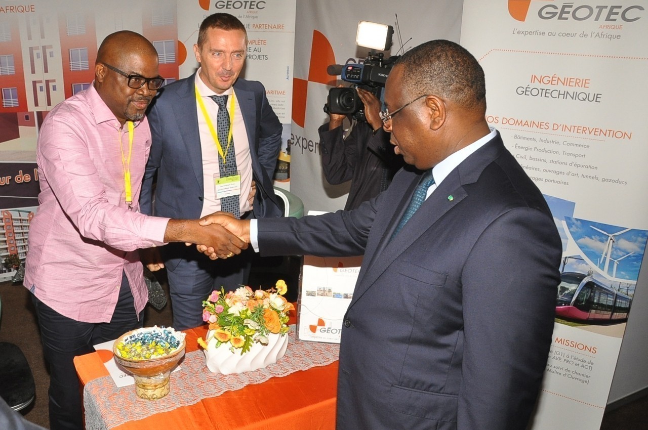 Son Excellence Monsieur le Président Macky Sall sur le stand Géotec Afrique