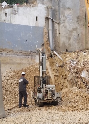 Sondeuse sur chantier rue Aubagne à Marseille