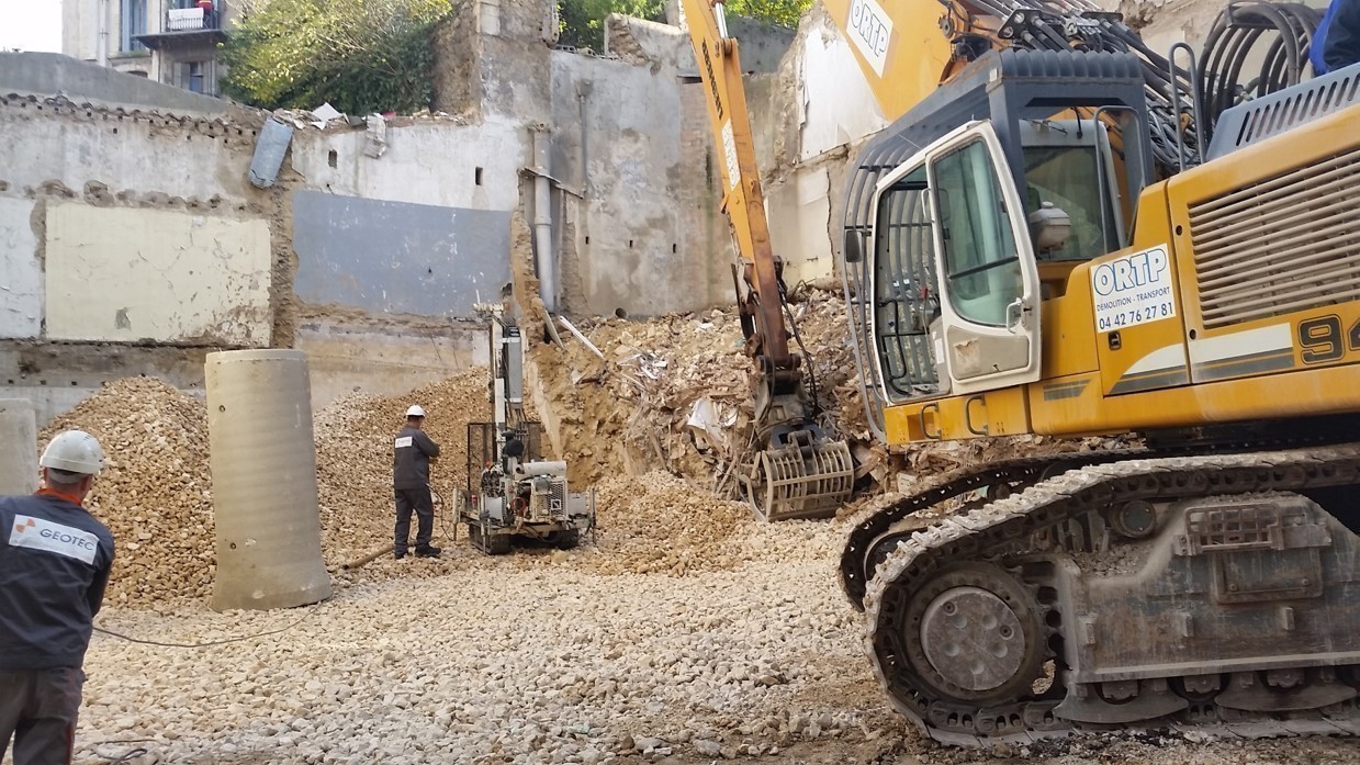 Sondeuse sur chantier rue Aubagne à Marseille