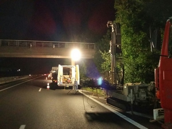 Chantier autoroute A13 de nuit