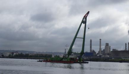 Barge dans le port de Rouen