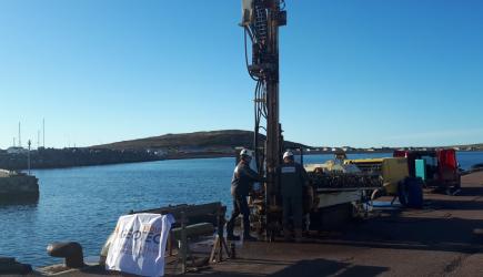 Sondeuse sur port de Miquelon